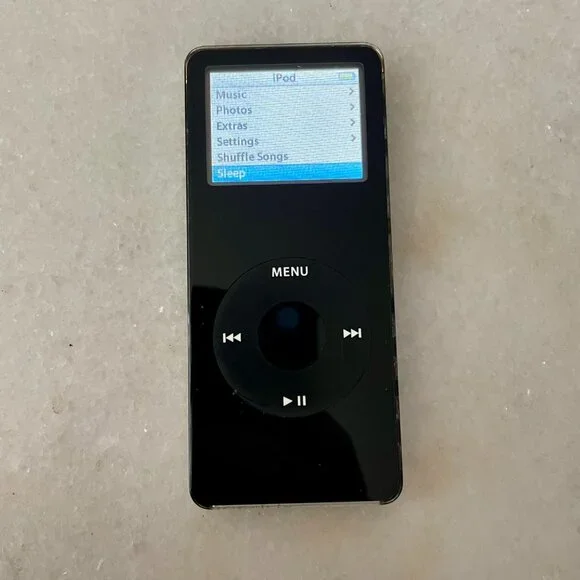 Apple iPod Nano 1st Gen (Black) with original charger - Picture 8 of 8